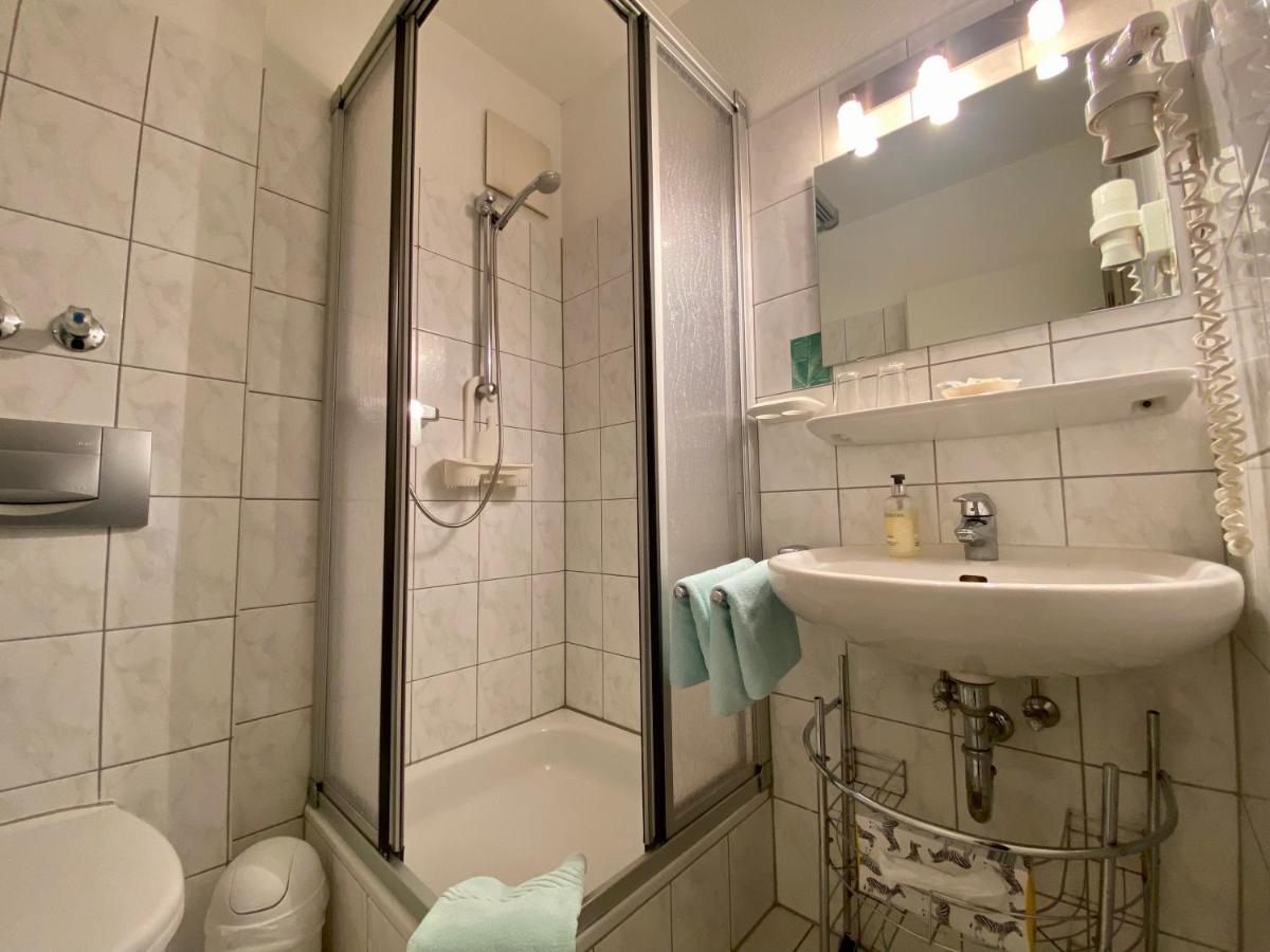 Hotel Kaiserswerth デュッセルドルフ エクステリア 写真