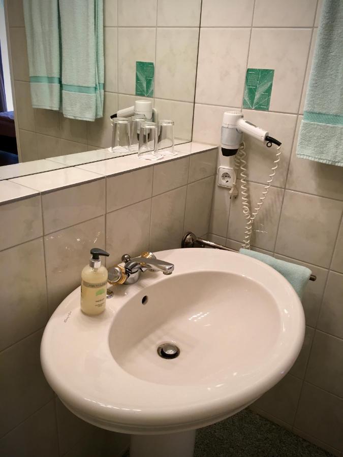 Hotel Kaiserswerth デュッセルドルフ エクステリア 写真